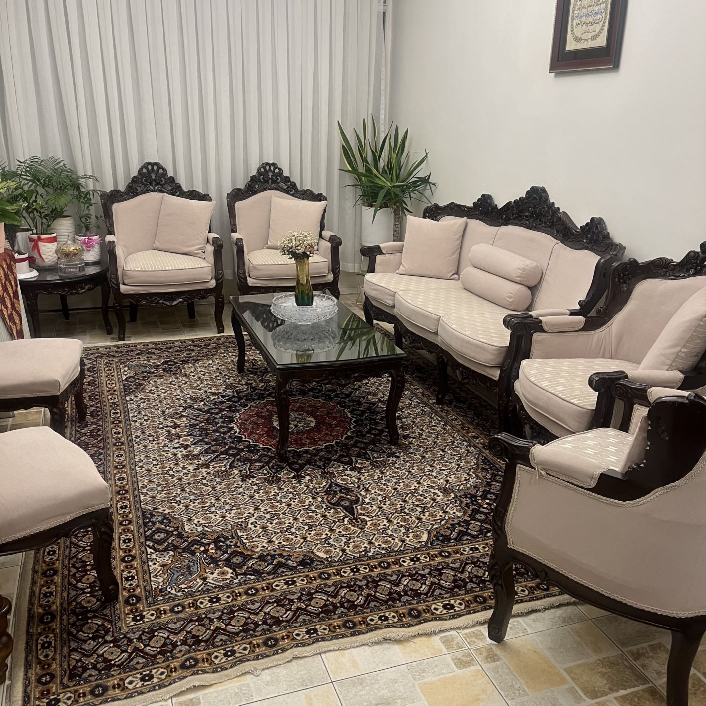 مبل ساخته‌شده از چوب گردو